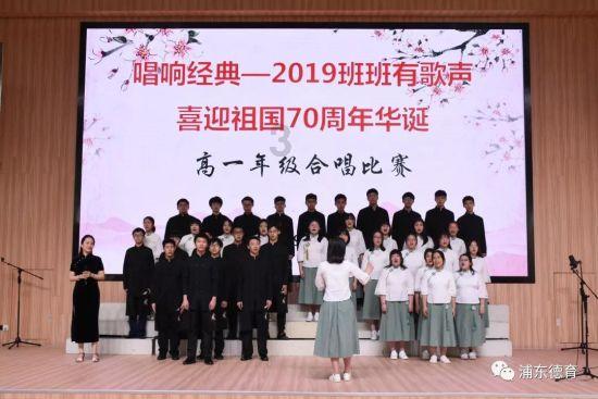 救援时尚的女孩